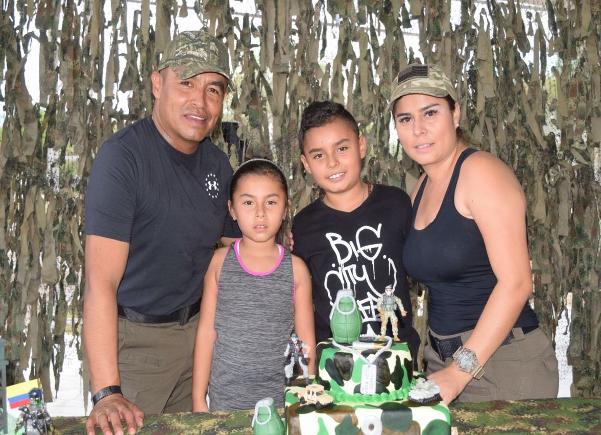 Coronel Edwin Becerra, María José Becerra, Juan José Becerra Cruz, Celina Giraldo Cruz.